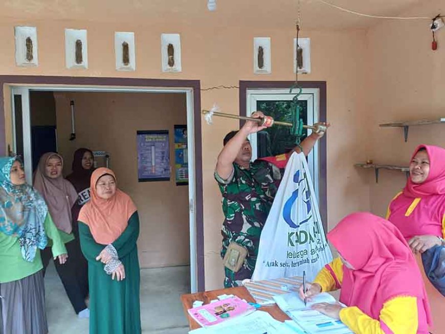 Cegah Stunting Babinsa  Aktif Dampingi Posyandu 