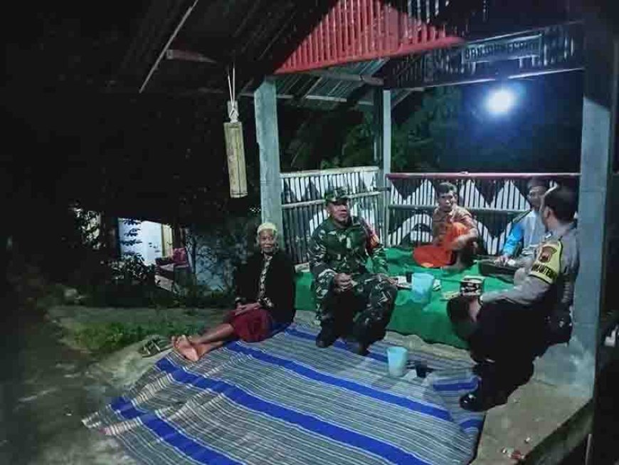 Babinsa Bersama Bhabinkamtibmas Aktif  patroli wilayah