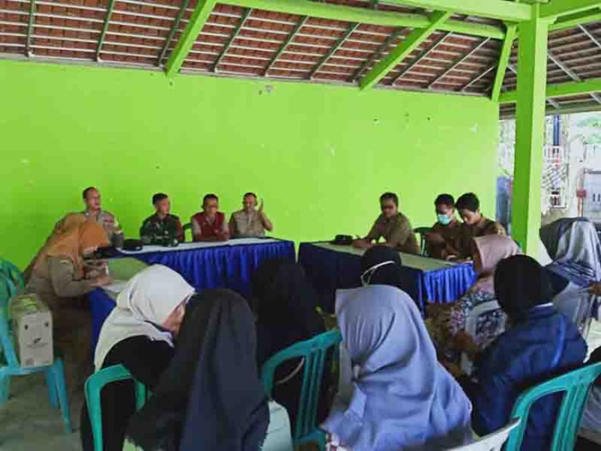 Peran Aktif Babinsa Dampingi Tenaga Kesehatan