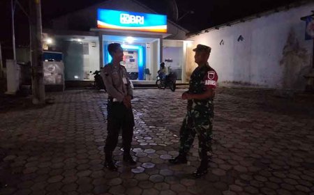 Kegiatan Rutin Babinsa Melaksanakan Patroli Malam