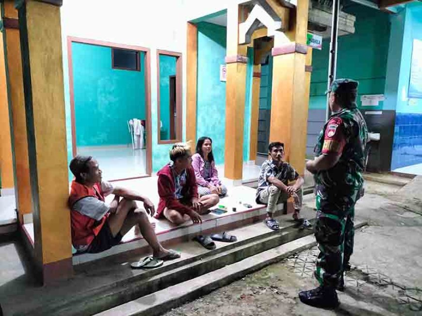 Babinsa Aktif melaksanakan Patroli Malam 