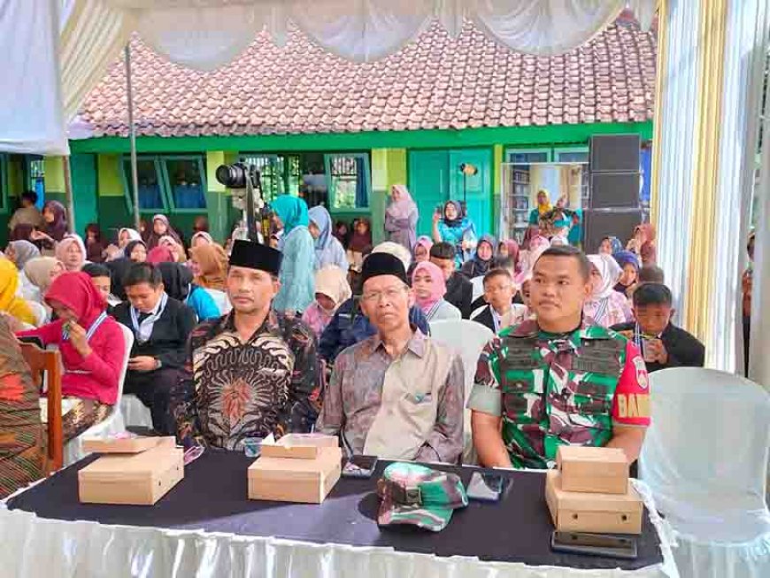 Babinsa Hadiri Perpisahan Siswa Kelas VI SDN 1 Punggelan 