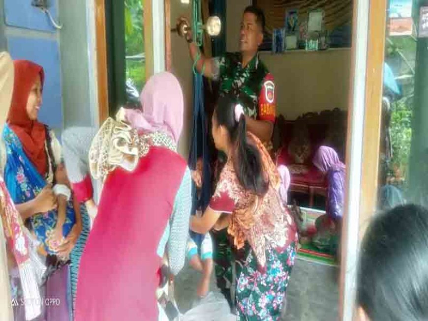 Cegah Stunting Babinsa  melaksanakan Kegiatan pendampingan Posyandu