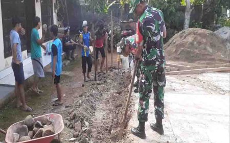 Aktif Dengan Kegiatan Desa Binaan Babinsa Bantu Renovasi Musholla