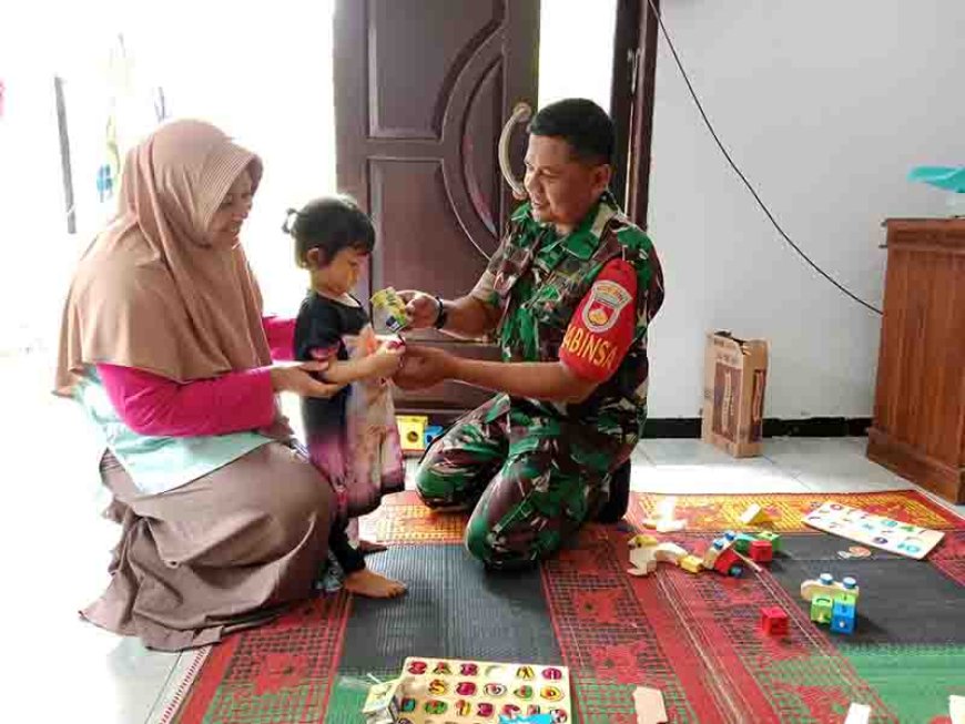 Upaya Penurunan Angka Stunting Babinsa Aktif Dampingi Posyandu 