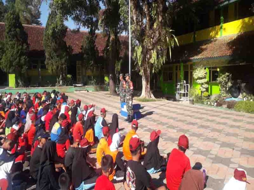 Wujud Kepedulia Koramil memberikan Wasbang kepada Siswa dan Siswi 