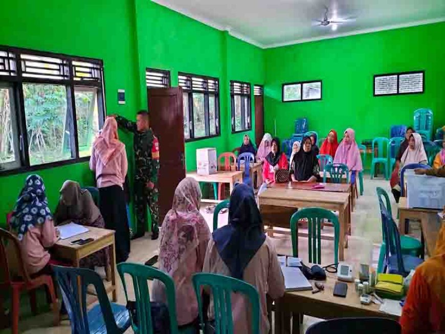 Peran Aktif Babinsa  Dampingi Posyandu Lansia 