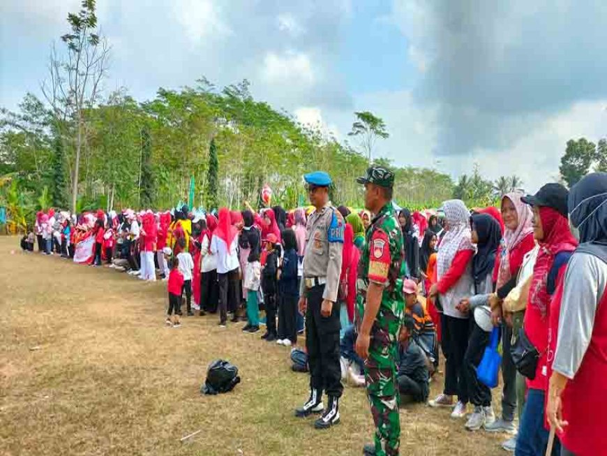 Babinsa Bersama Bhabinkamtibmas Laksankan Pengamanan Jalan Sehat 