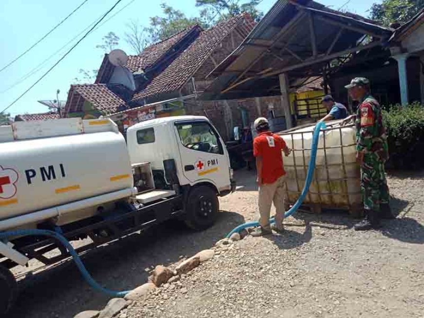 Bantu Atasi Kesulitan Warga Babinsa Hadir untuk Warga 
