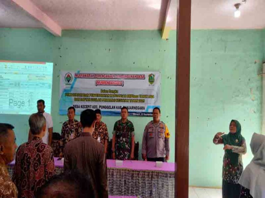 Danramil 11/Punggelan Hadiri Undangan Rapat Desa Di Wilayah