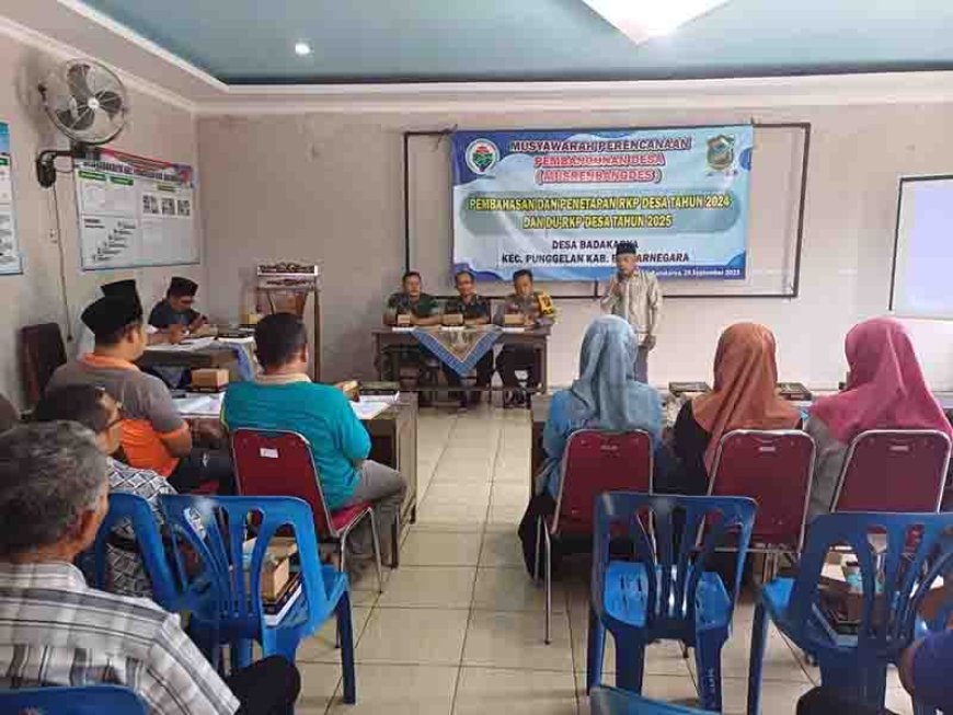 Danramil 11/Punggelan Menghadiri  Musrenbangdes Di Desa Badakarya 