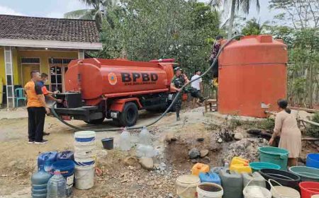 BABINSA IKUT SERTA PENYALURAN AIR BERSIH DIWILAYAH BINAAN