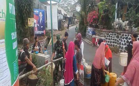 Babinsa Koramil Punggelan Bantu Pendistribusian Air Bersih Kepada Warga Binaan 