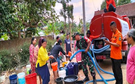 Peduli Warga Binaan, Babinsa Tribuana Bantu Distribusi Air Bersih Bantuan BPBD Banjarnegara 