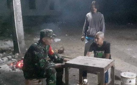 Ciptakan Rasa Aman, Babinsa Aktif Melaksanakn  Patroli Malam