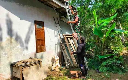 Babinsa sigap gotong royong bersama warga