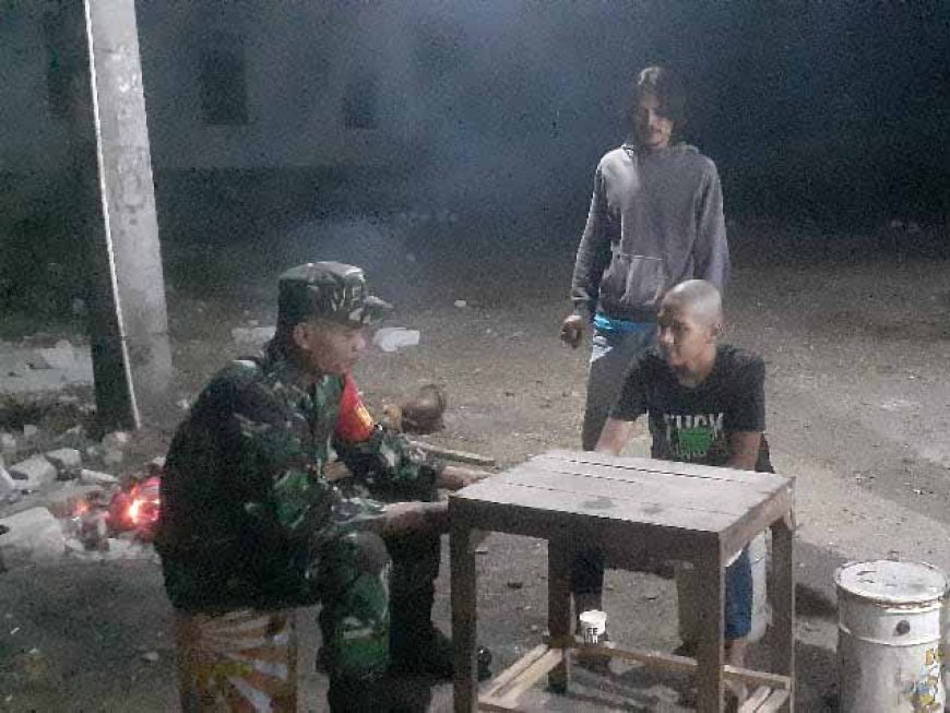 Ciptakan Rasa Aman, Babinsa Aktif Melaksanakn  Patroli Malam