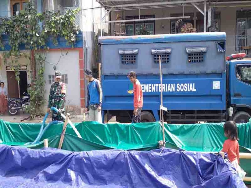 BABINSA 11/PUNGGELAN BERSAMA BPBD, BANJARNEGARA DROPPING AIR BERSIH KE DESA