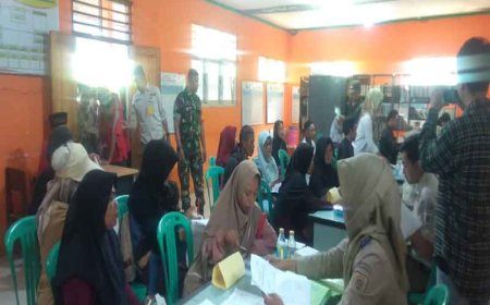 Babinsa Dampingi Pembagian Sertifikat PTSL Kepada Warga Binaan