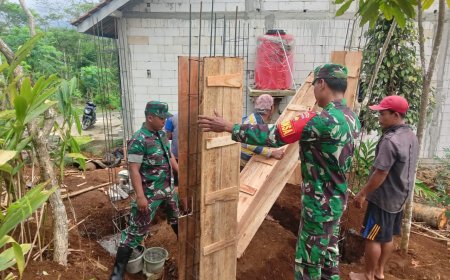 Babinsa Koramil 11/Punggelan Bantu Pembuatan Penampungan Sarana Air Bersih