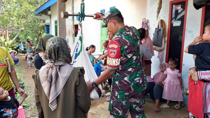 Wujudkan Balita Sehat, Babinsa Koramil 11/Punggelan Aktif Dampingi Petugas Posyandu