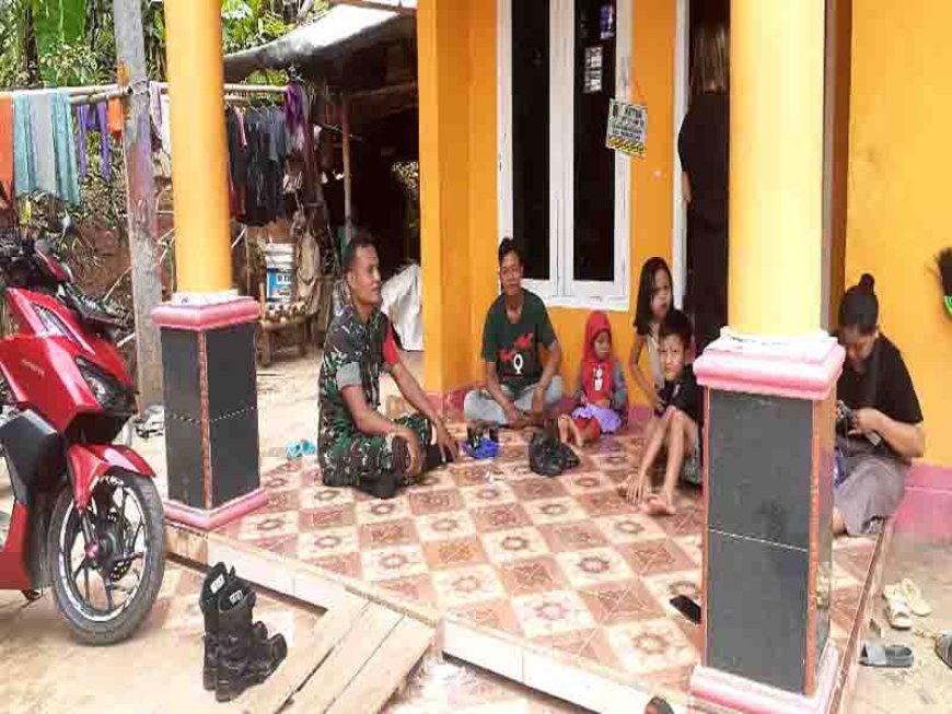 Mewujudkan Keakraban, Babinsa Koramil 11/ Punggelan Komsos dengan Warga Binaan