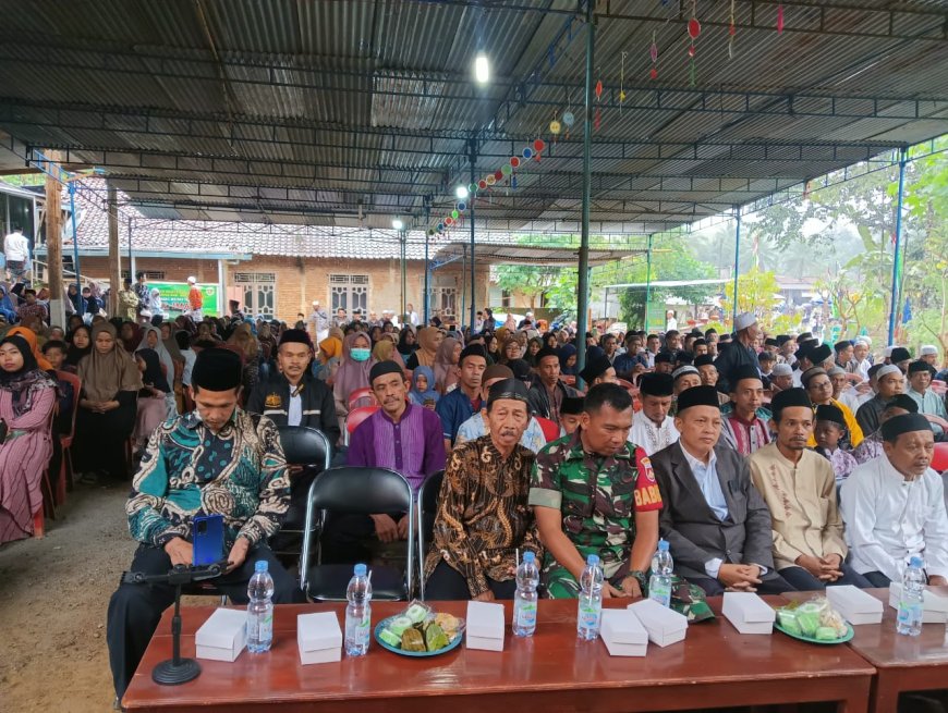 BABINSA KORAMIL 11/PUNGGELAN HADIRI PENGAJIAN AHAD PAHING DI DESA PUNGGELAN 