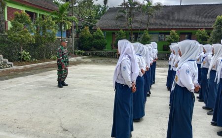 Tanamkan Disiplin Babinsa Latih PBB dan Tata Cara Upacara 