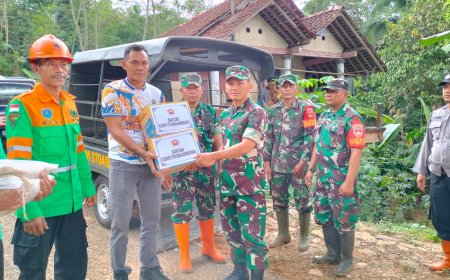 Kepedulian Seorang Komandan kepada Masyarakat yang terkena Musibah