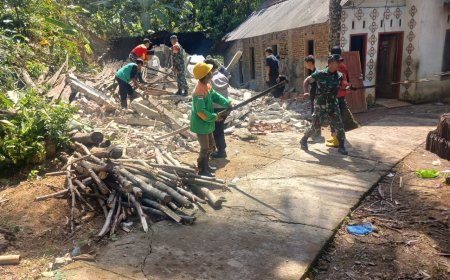 Babinsa Koramil 11/Punggelan Bantu Penanganan Bencana Di Desa Binaan