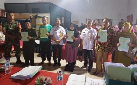 Babinsa Dampingi Pembagian Sertifikat PTSL Kepada Warga Binaan