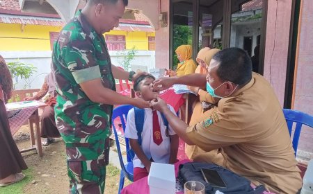 Peduli Kesehatan Babinsa Dampingi Kegiatan Sub Pin Polio di Desa Binaan. 