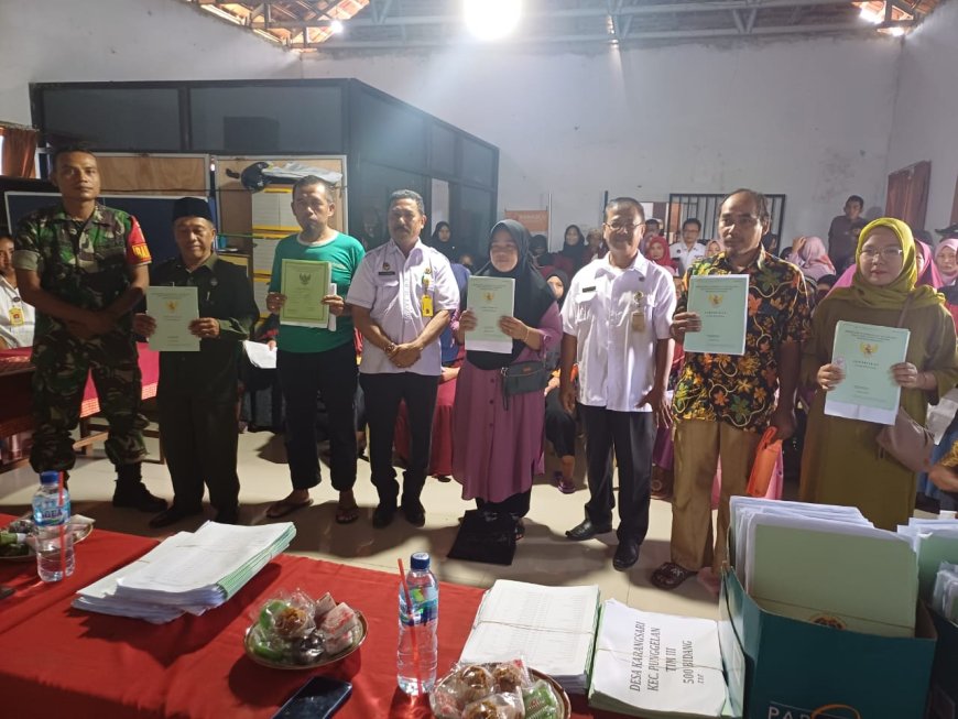 Babinsa Dampingi Pembagian Sertifikat PTSL Kepada Warga Binaan