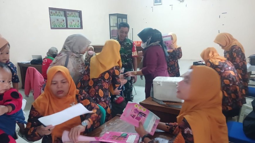 SUKSESKAN SUB PIN POLIO BABINSA KORAMIL 11/PUNGGELAN DAMPINGI TENAGA MEDIS
