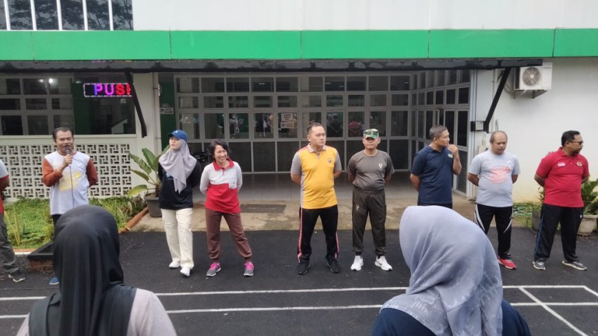 Babinsa Bersama Petugas Pemilu Melaksanakan Senam Bersama 