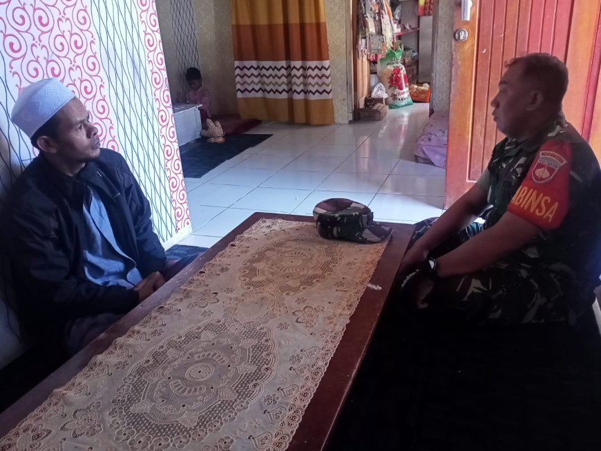 BABINSA KORAMIL 11/PUNGGELAN MELAKSANAKAN KOMSOS DENGAN TOKOH AGAMA