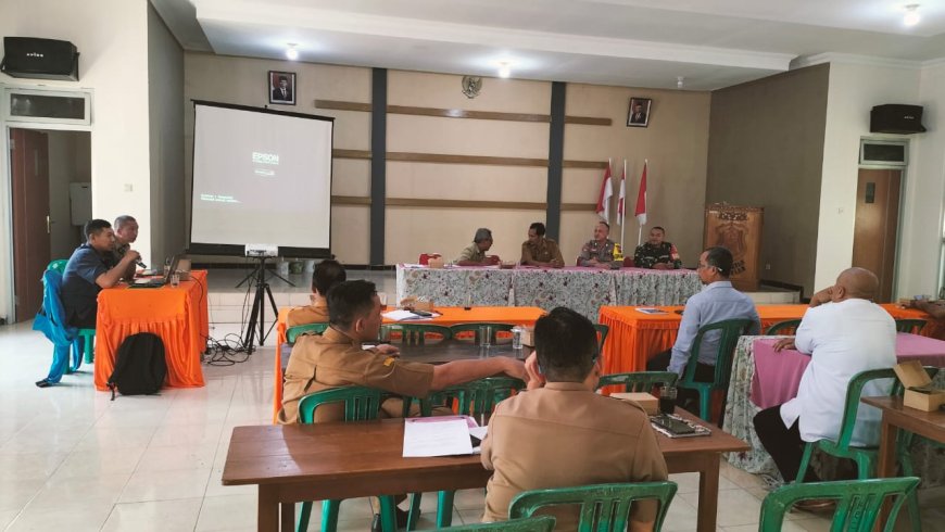 Babinsa Koramil 11/Punggelan Hadiri Rapat Kesepakatan Pembentukan Panitia HUT Kemerdekaan RI ke-79 Th 2024 
