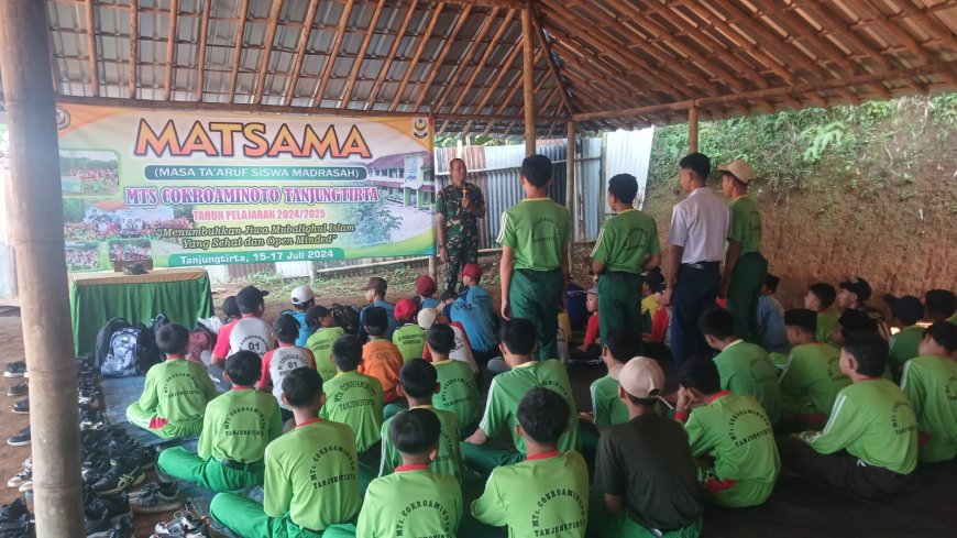 DANRAMIL BERSERTA ANGGOTA MEMBERIKAN WAWASAN KEBANGSAAN KEPADA SISWA MTS COKROAMINOTO  TANJUNGTIRTA