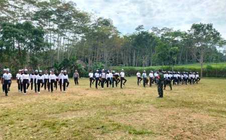 Babinsa Koramil 11/Punggelan Latih Paskibra Tingkat Kecamatan 
