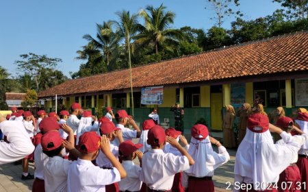 Babinsa Aktif menjadi Pembina Upacara di Desa Binaan 