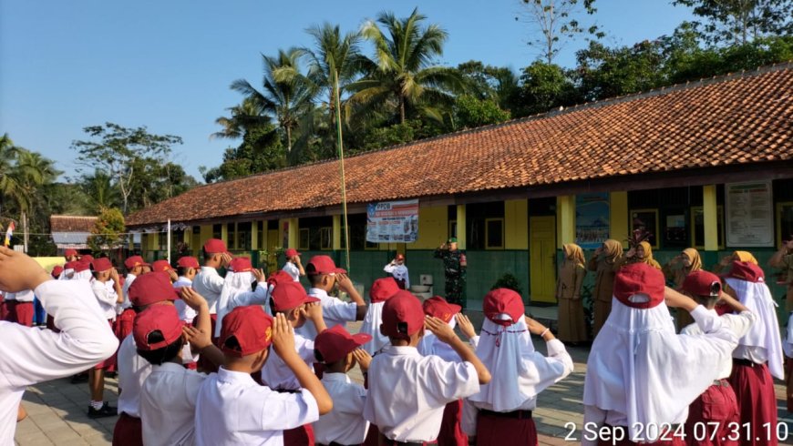 Babinsa Aktif menjadi Pembina Upacara di Desa Binaan 