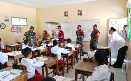Babinsa Selalu Aktif Dampingi Imunisasi Di Sekolah