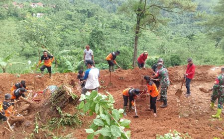 Wujudkan Pengabdian Babinsa Laksanakan Kerjabakti di Desa Binaan 