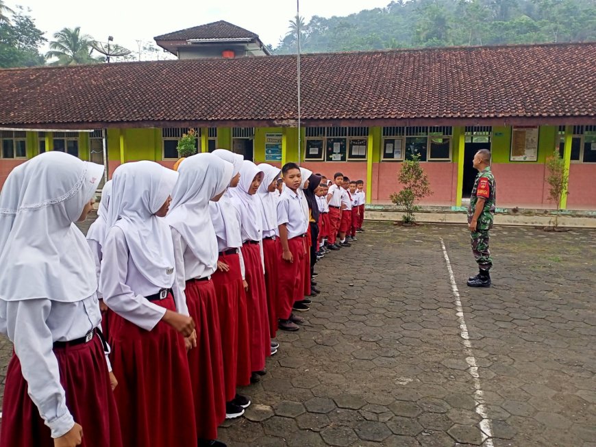 Babinsa  Aktif memberikan motivasi Kepada anak" SD N 3 Sawangan