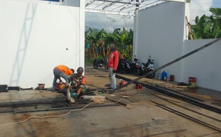 Babinsa Koramil 11 Punggelan Awasi Pembangunan KDKMP di Desa Tribuana