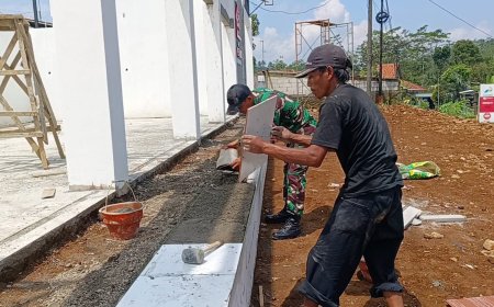 Babinsa Koramil 11 Punggelan Awasi Pembangunan KDKMP di Desa Petuguran